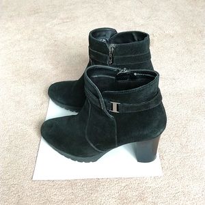 Artica Size 7 US / 37 EUR Color Black Winter Booties